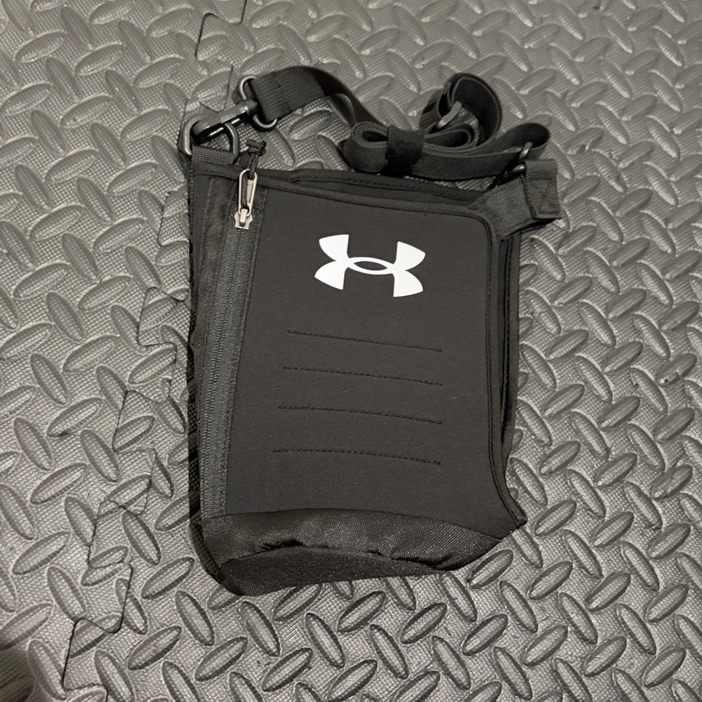 NWOT Under Armour 64ounce jug sling